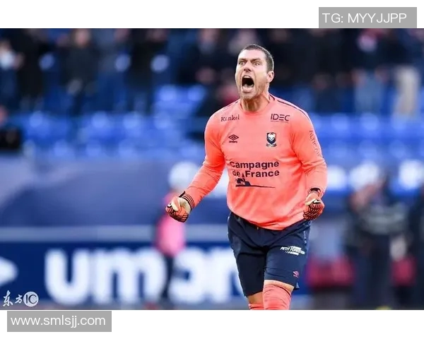 足球明星因愤怒打烂小孩手机引发热议网友热议其行为是否过激